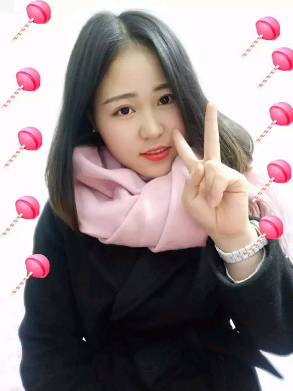 我1998年出生在广东省的一个普通城市，我是一个及其普通的女
