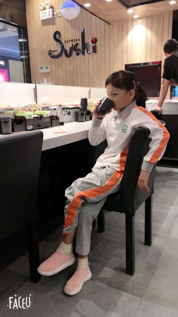一个b卷子没签字，就让孩子给家长打电话，让去传达室签字，各位