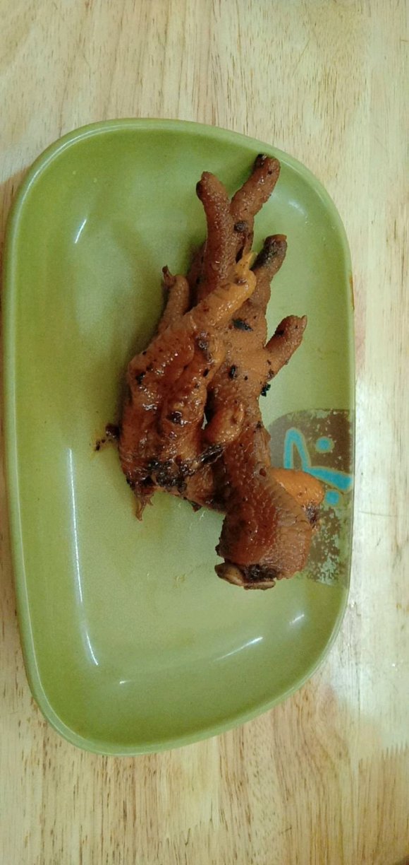 感觉今年的天气好反常啊！现在还光着身子在家看电视，真是一点都