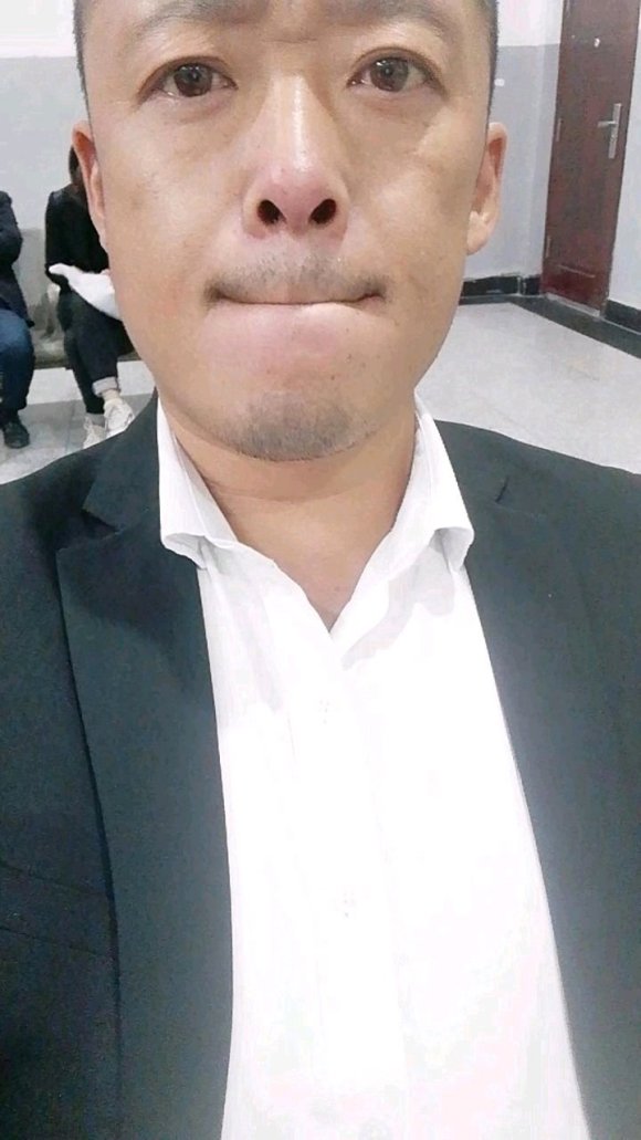 相由心生你信不？我反正信。有些人长相普通，却看着大气舒服。有