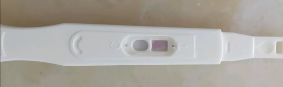 今天月经推迟4天了，我是刚开始测的没有，放一下就会马上出来