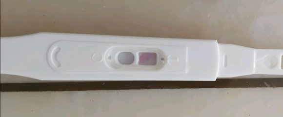 今天月经推迟4天了，我是刚开始测的没有，放一下就会马上出来