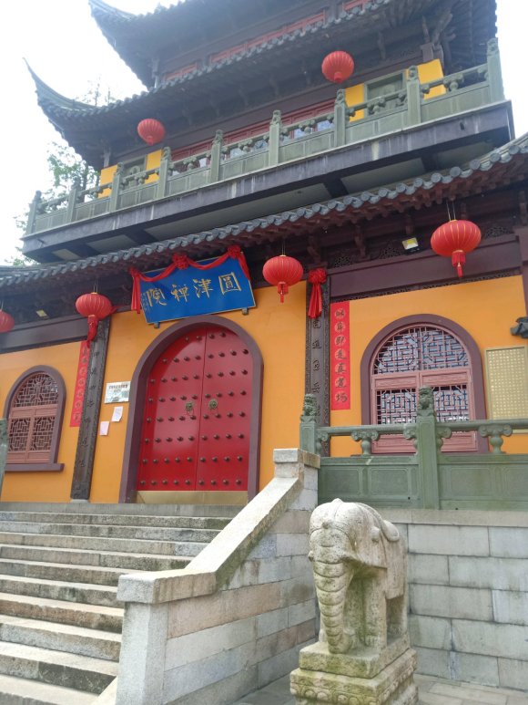 古镇，浸透了时光。