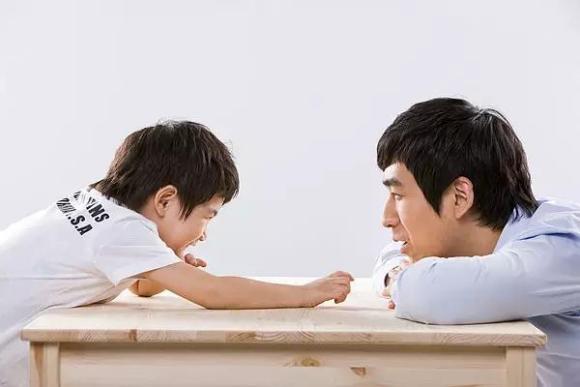 1个好父亲=1000个老师，当爸妈的都好好看看！